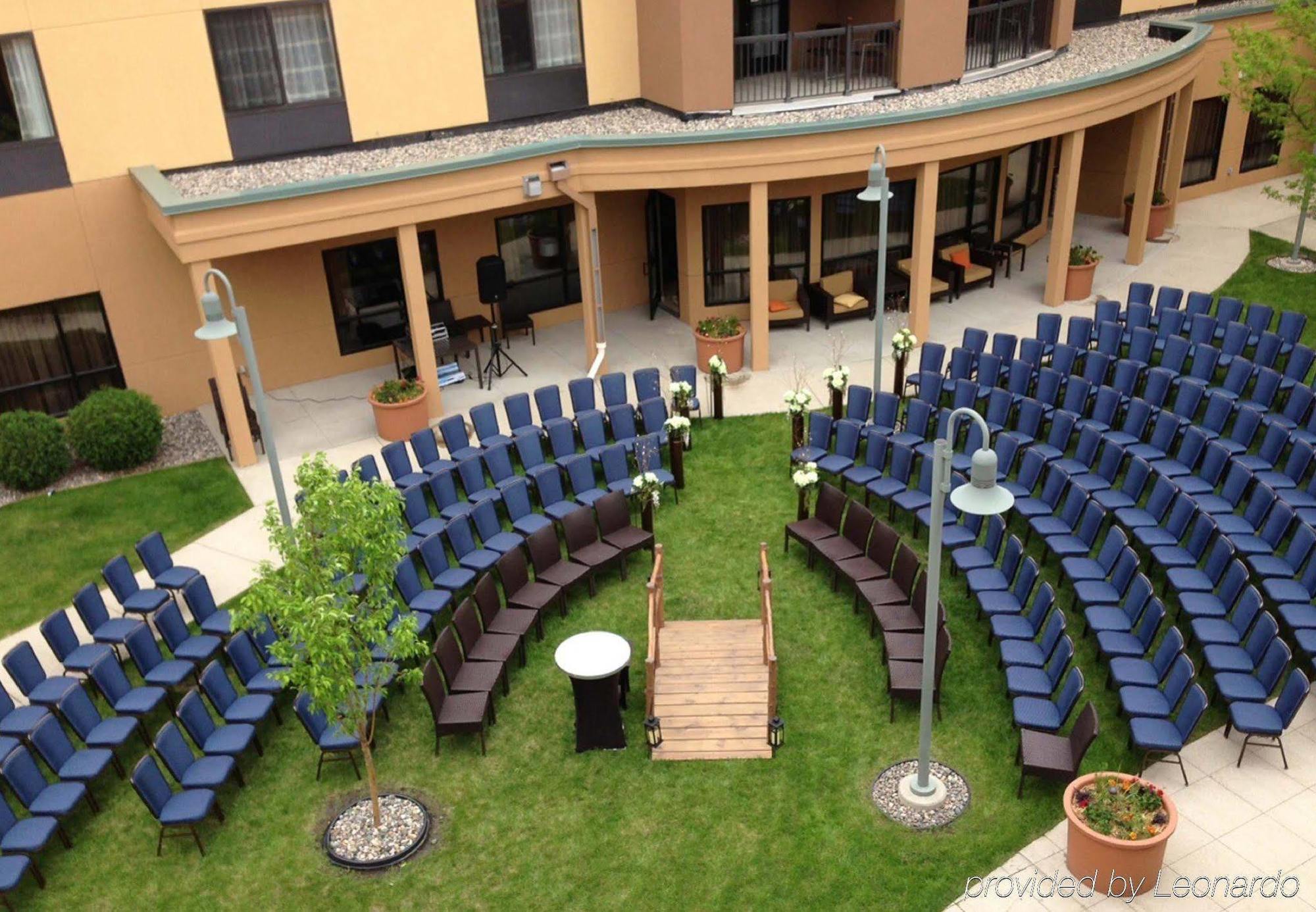 Courtyard Fargo Moorhead, Mn Hotel Exterior photo