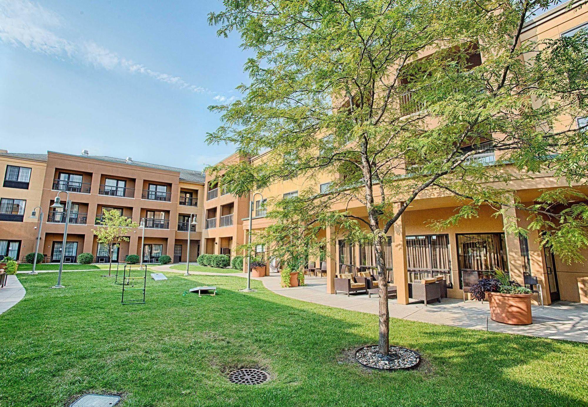 Courtyard Fargo Moorhead, Mn Hotel Exterior photo